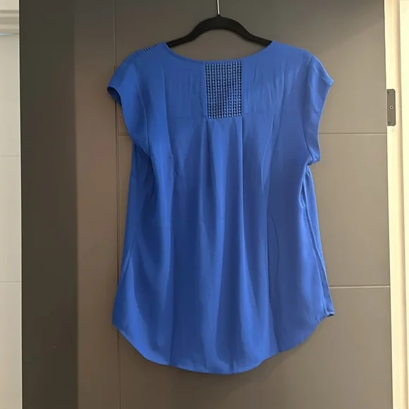 Daniel Rainn Estefany Cobalt Blue Split Neck Blouse NWT - Picture 6 of 9
